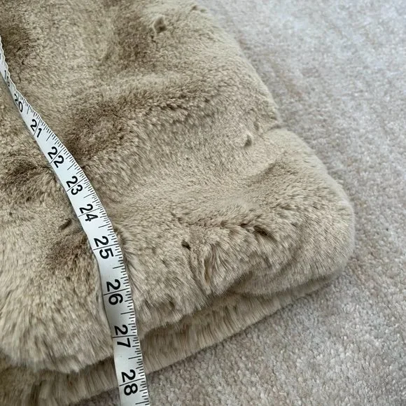 Aritzia Babaton Faux Fur Vest XXS - Picture 5 of 8